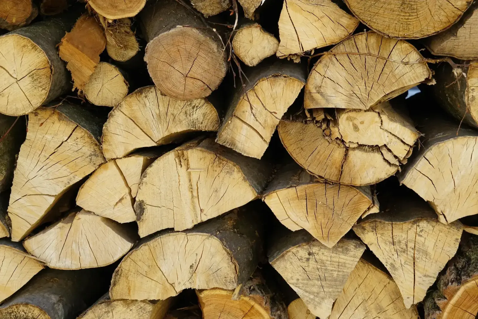 loading our kiln dried logs ready for delivery